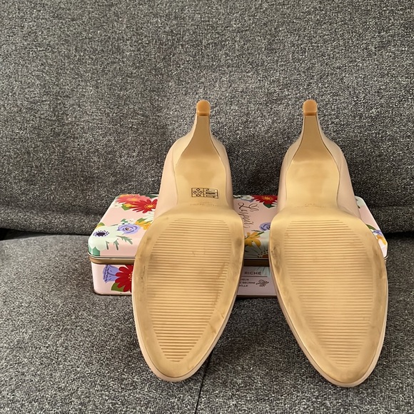 Nine West Nude Pumps, 1/2” platform with 3 1/2” Heel - Picture 2 of 4